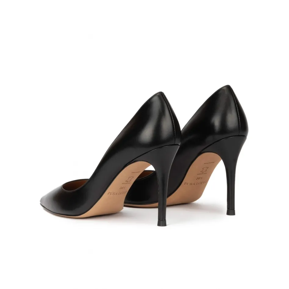 Aqua Zapatos negros de piel con tacón alto y punta fina