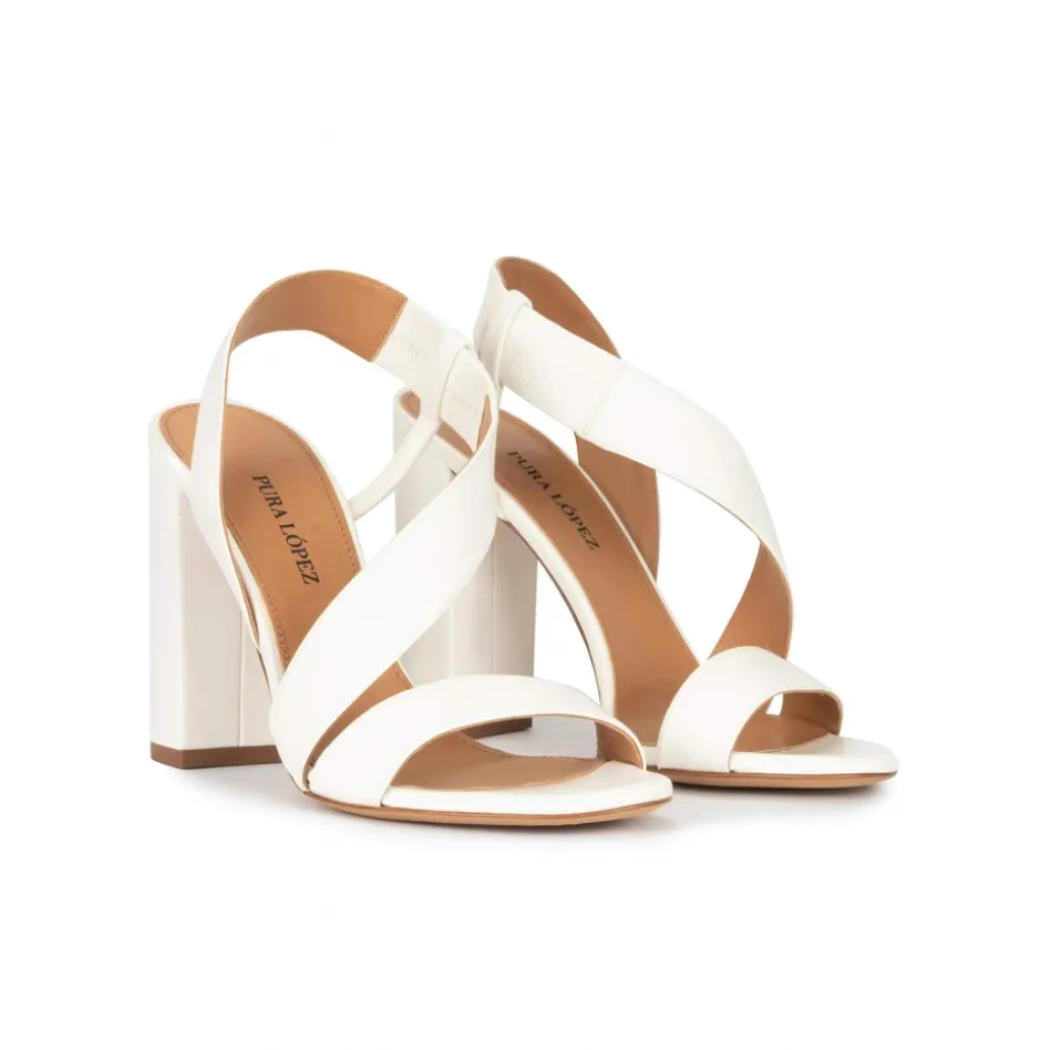 Aquira Sandalias de tiras con tacón alto ancho en piel color blanco roto