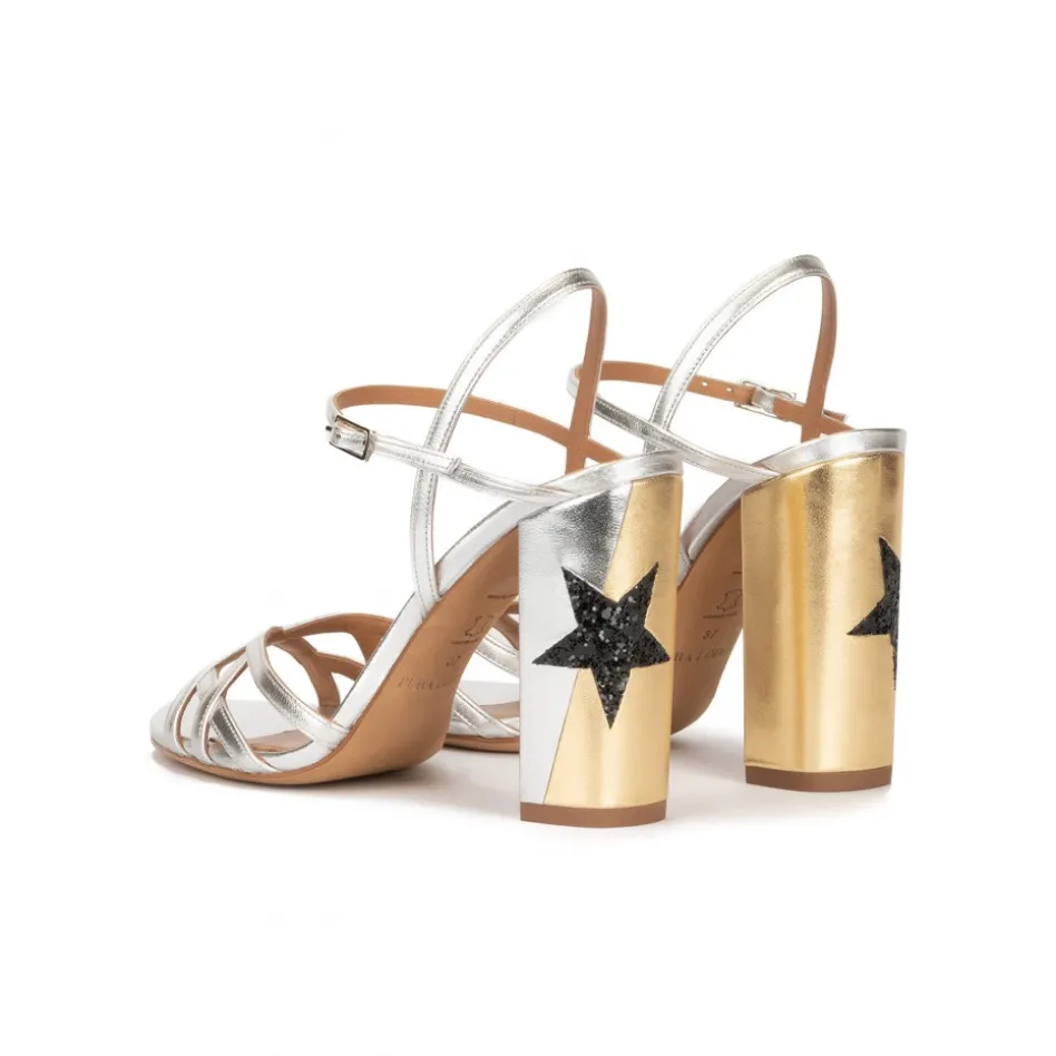 Coque Sandalias metalizadas de tacón ancho con detalle de estrella