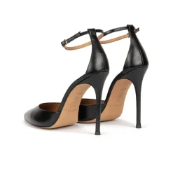 Olesia Zapatos negros de tacón alto y puntera fina con pulsera