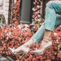 Olympia Zapatos plateados de tacón alto y punta fina con pulsera