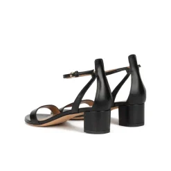 Oneida Sandalias de tacón medio en piel color negro con pulsera