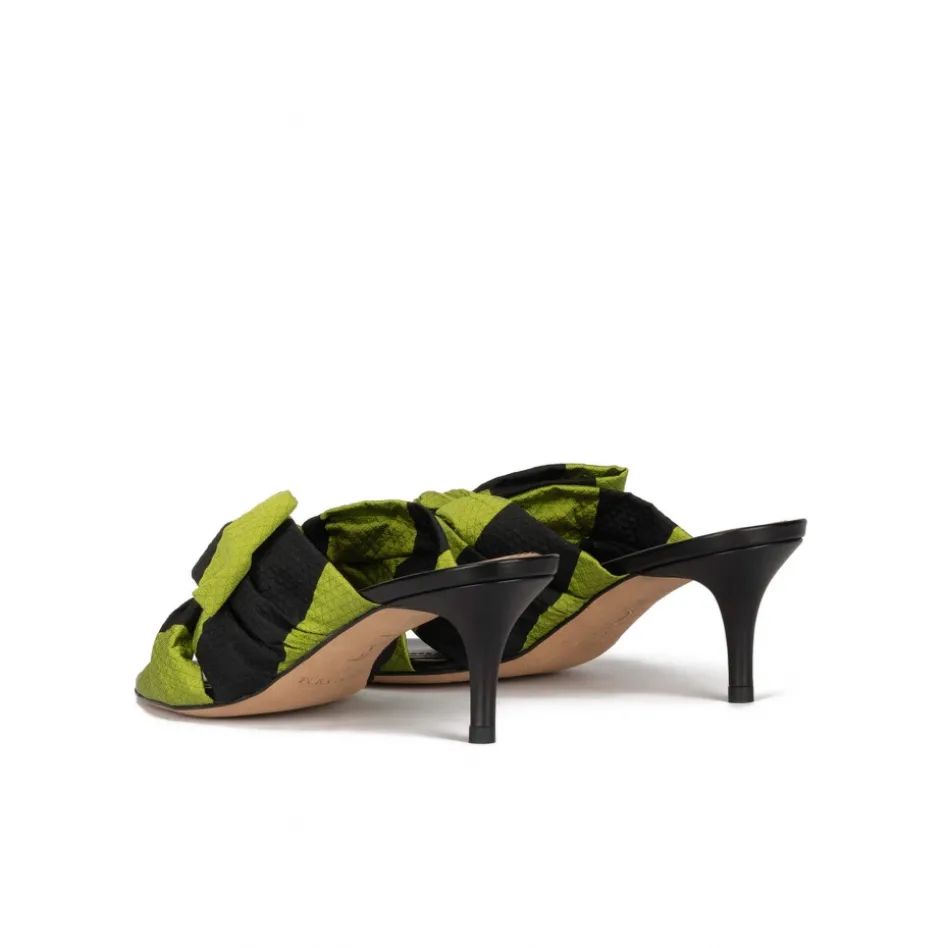 Orquidea Mules de tacón medio fino en tejido verde y negro con lazo