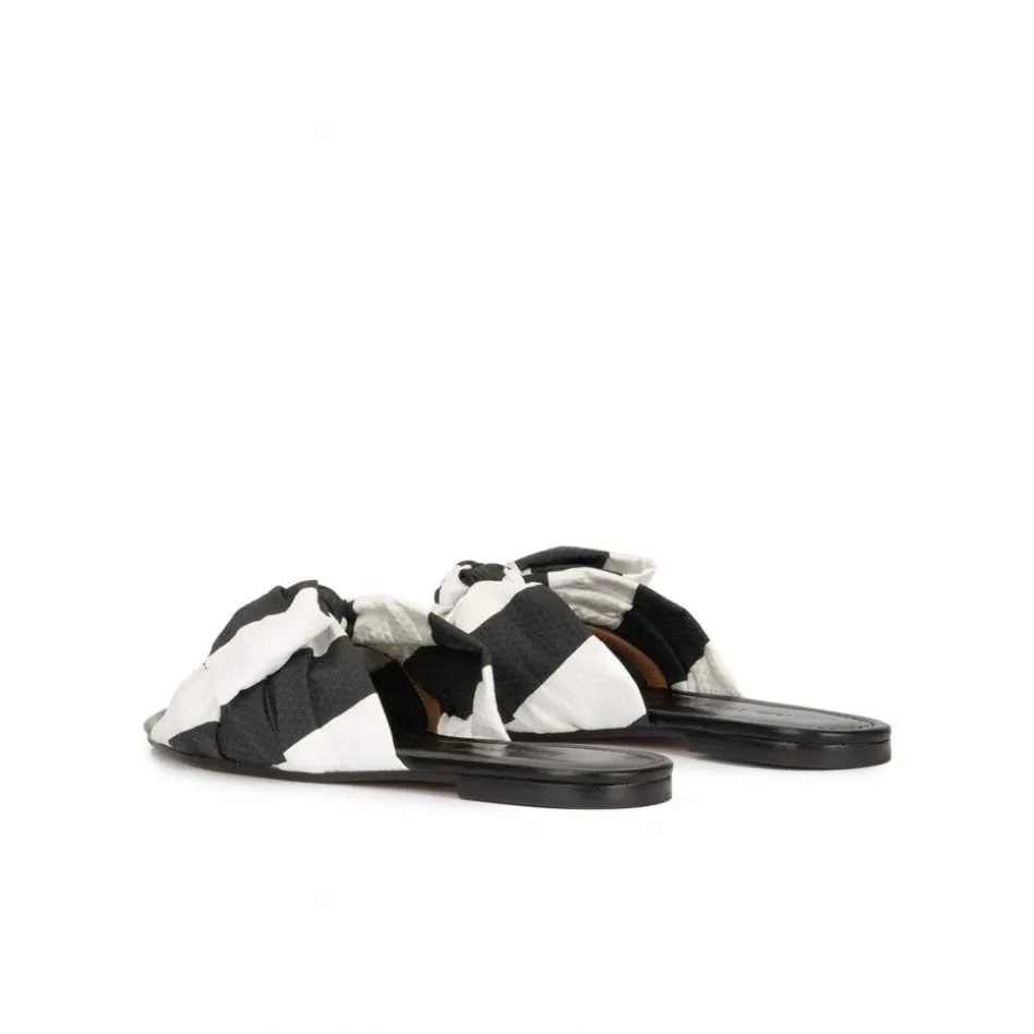 Quetty Sandalias planas con lazo en tejido blanco y negro