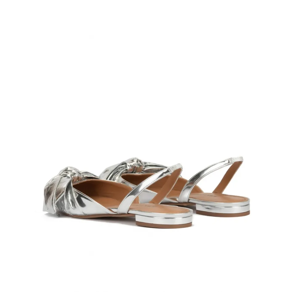 Quinette Zapatos planos de punta fina con lazo en piel plateada